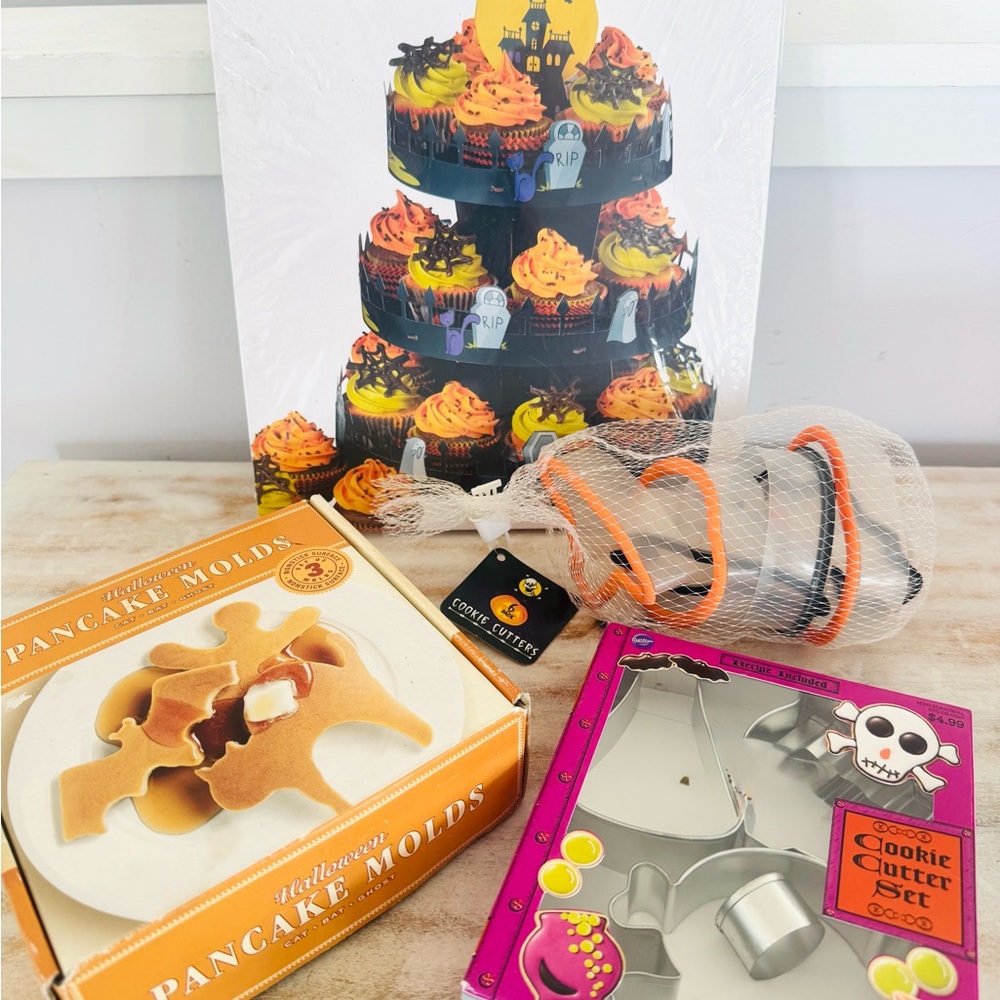 NWT Summer-ween Bundle! Cupcake Holder, Cookie Cutters and Pancake Mold Set NWT